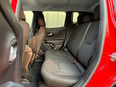 Used 2023 Jeep Renegade Latitude AWD/4WD image 20
