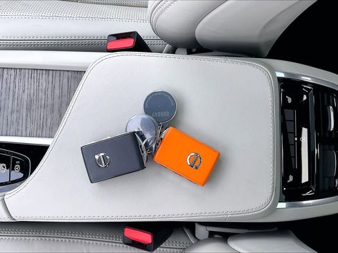 Used 2023 Volvo XC90 T8 Ultimate w/ Protection Package Premier image 14