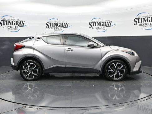 Used 2019 Toyota C-HR XLE FWD image 8