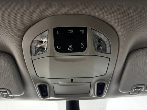 Used 2023 Chrysler Pacifica Limited FWD image 29