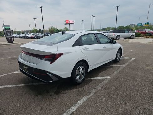 New 2026 Hyundai Elantra SE FWD image 5