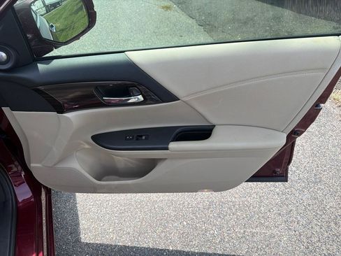 Used 2016 Honda Accord EX-L image 32
