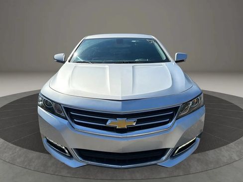 Used 2019 Chevrolet Impala LT FWD image 2