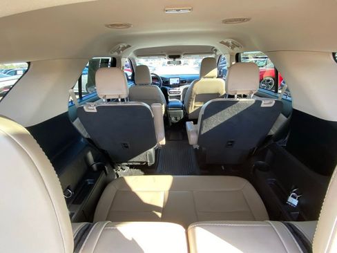 Used 2022 Ford Explorer XLT w/ Equipment Group 202A image 22