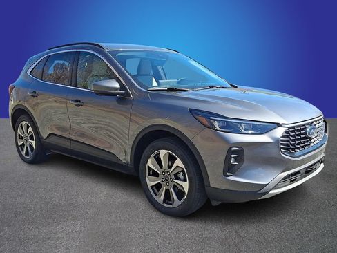 Used 2025 Ford Escape Platinum w/ Premium Technology Package AWD/4WD image 3