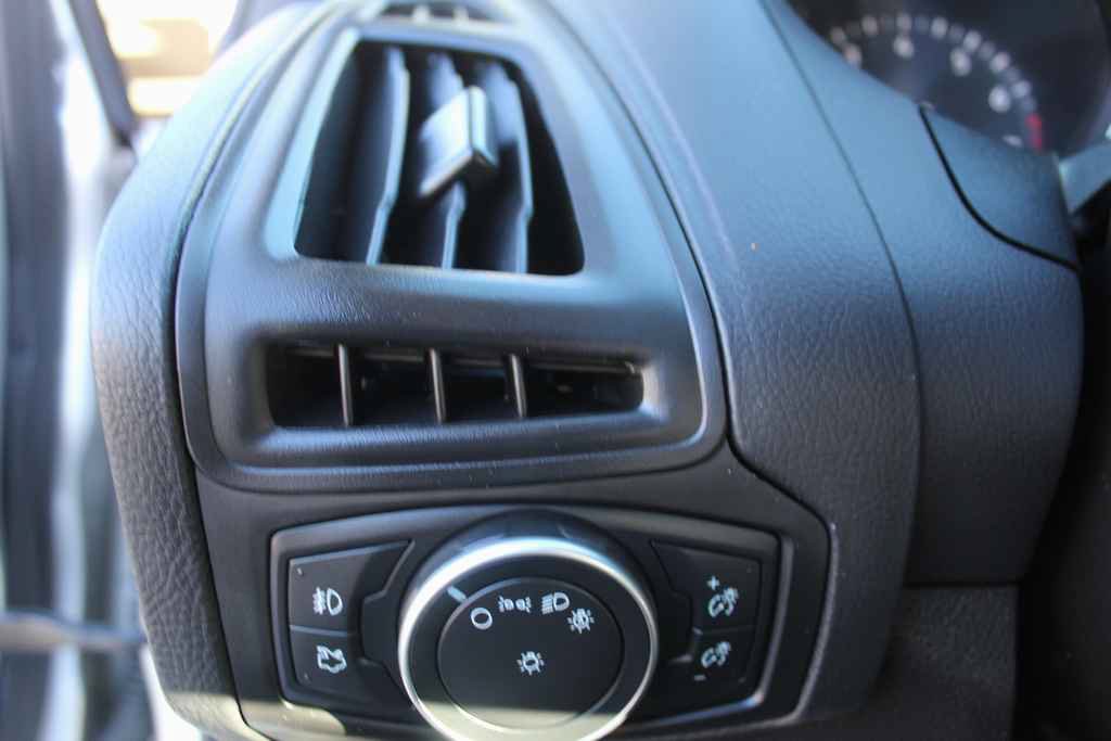 Used 2017 Ford Focus SEL FWD image 14