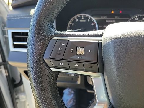 Used 2022 Mitsubishi Outlander SE image 18