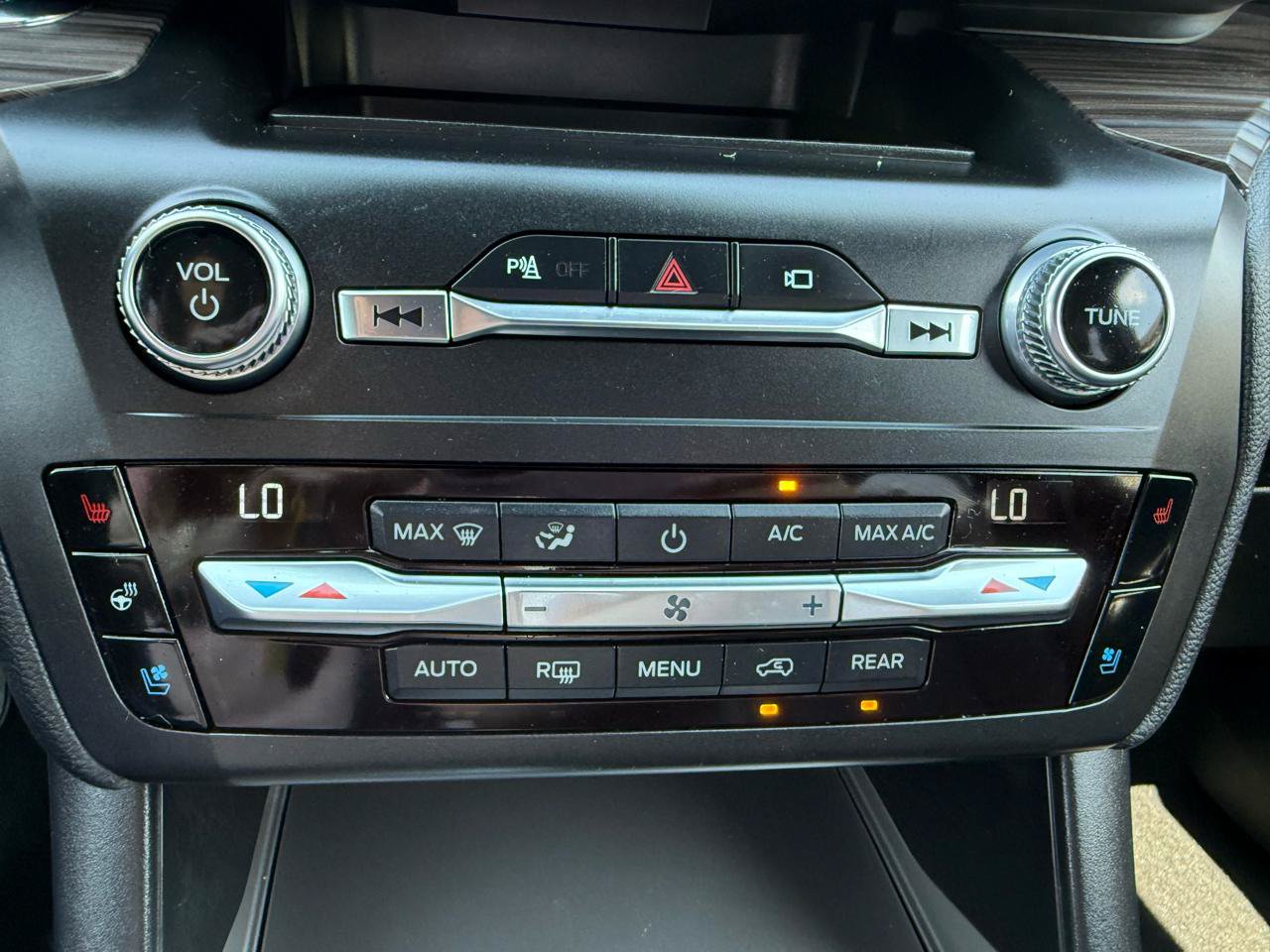 Used 2020 Ford Explorer Limited RWD image 35