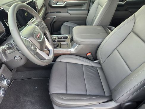 New 2025 GMC Sierra 1500 SLT image 9