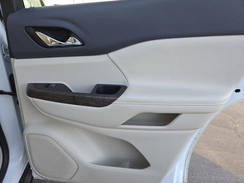 Certified 2023 GMC Acadia Denali w/ Denali Ultimate Package image 29