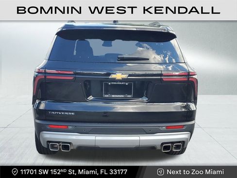 Used 2025 Chevrolet Traverse LT image 6