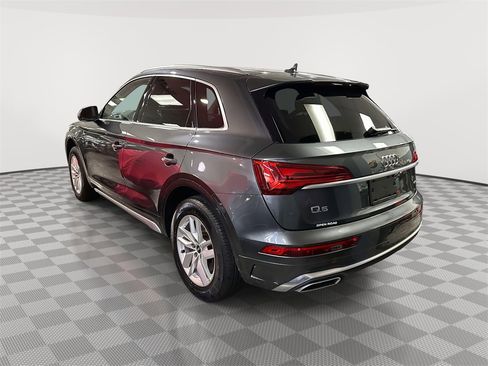Used 2023 Audi Q5 2.0T Premium w/ Convenience Package image 3