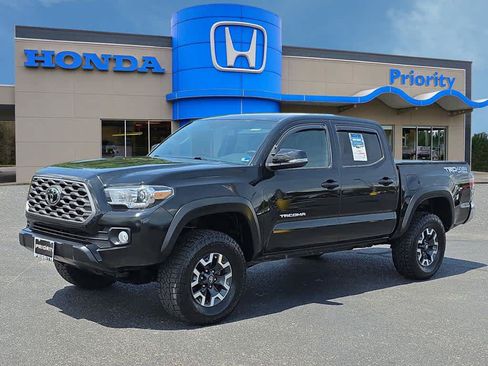 Used 2023 Toyota Tacoma TRD Off-Road AWD/4WD image 1