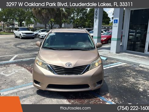 Used 2012 Toyota Sienna LE FWD image 4