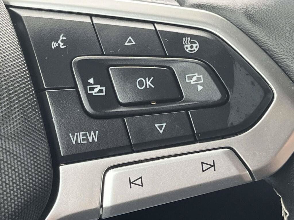 Used 2025 Volkswagen Atlas Cross Sport SE FWD image 34