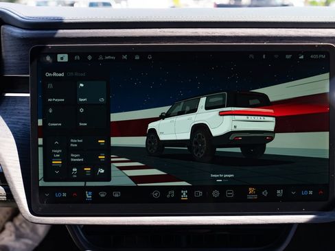 Used 2024 Rivian R1S Adventure AWD/4WD image 17