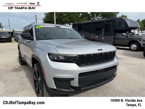 Certified 2021 Jeep Grand Cherokee L Laredo AWD/4WD image 1
