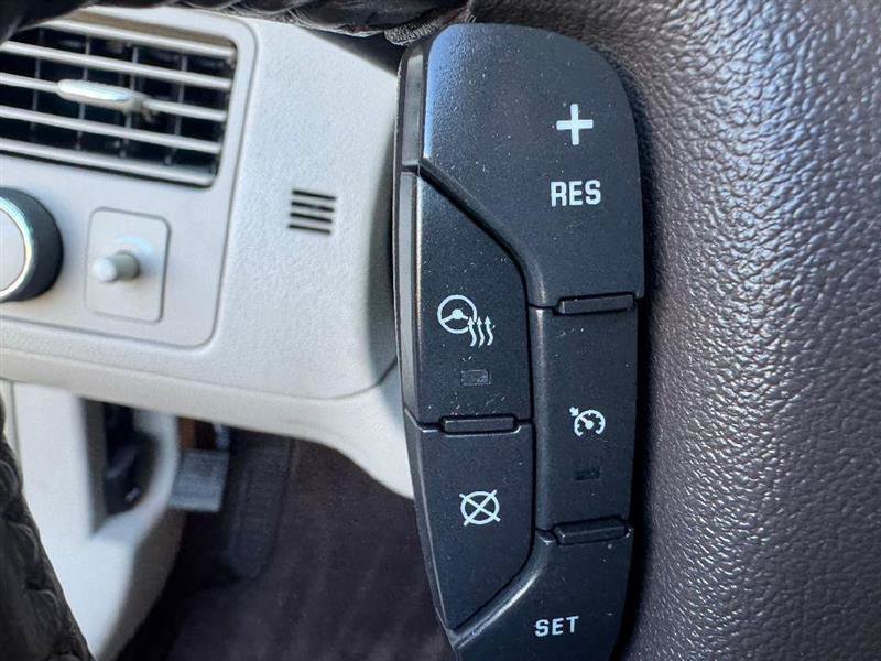 Used 2007 Buick Lucerne CXL w/ Luxury Package FWD image 39