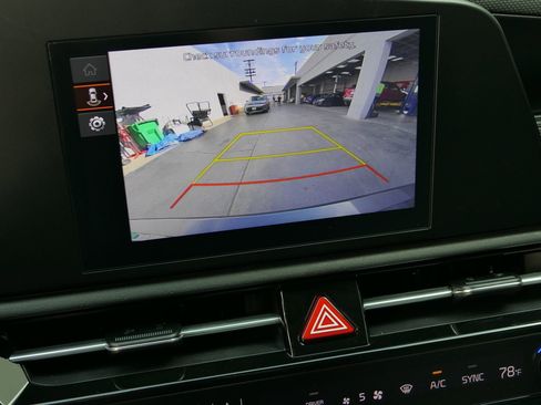 Used 2023 Kia Niro LX image 19