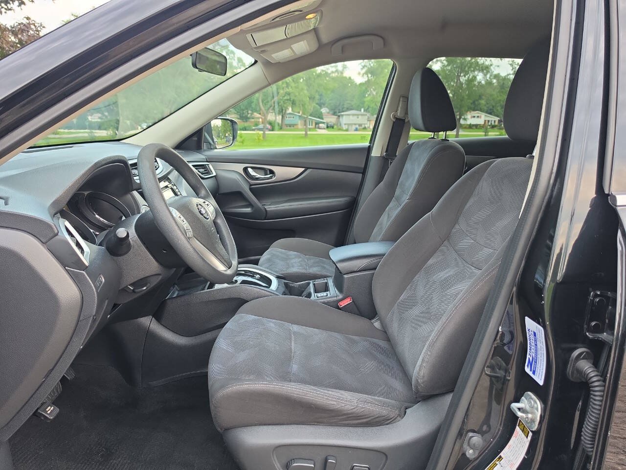 Used 2016 Nissan Rogue SV w/ SV Premium Package AWD/4WD image 9