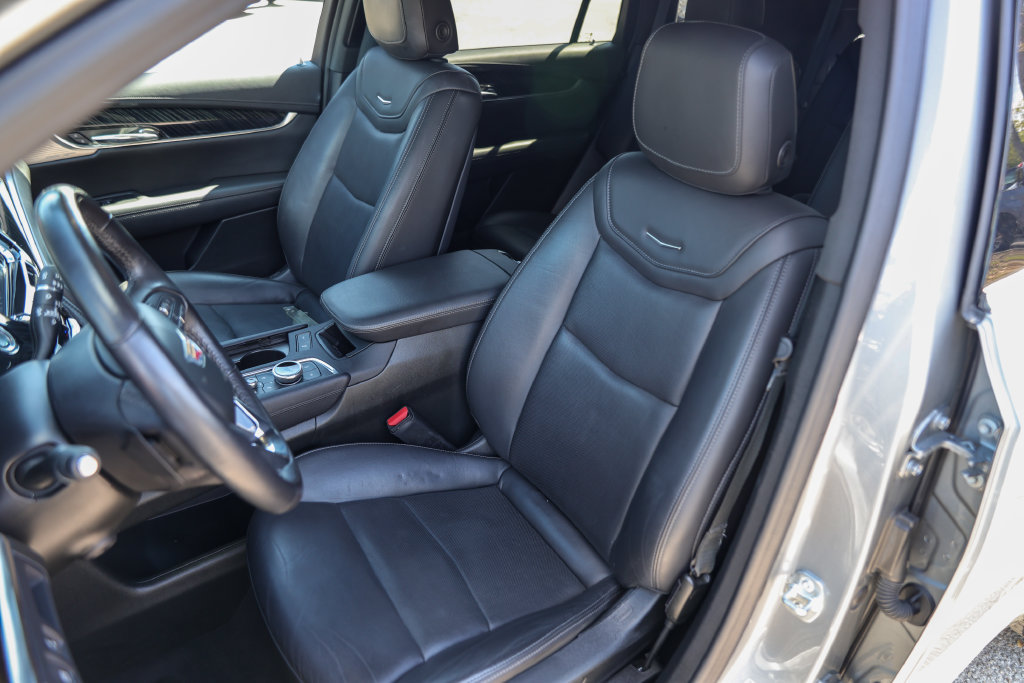 Used 2025 Cadillac XT6 Premium Luxury FWD image 7