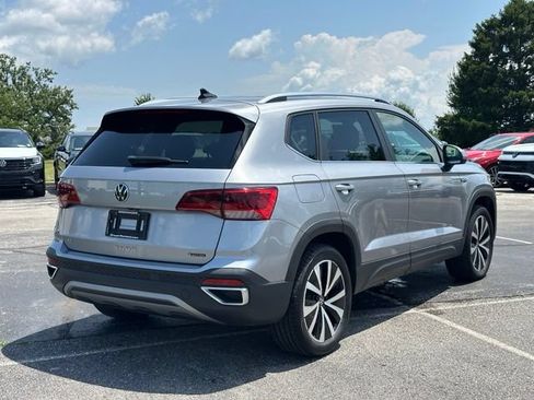 Used 2023 Volkswagen Taos SE w/ Panoramic Sunroof Package AWD/4WD image 7