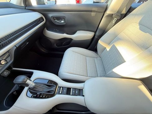 Certified 2023 Honda HR-V LX image 30