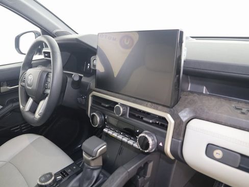 Used 2025 Toyota Tacoma Limited image 40