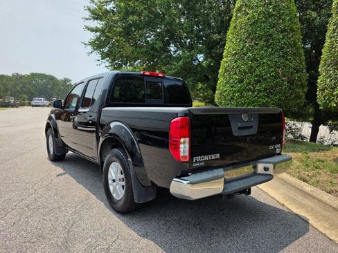 Used 2018 Nissan Frontier SV AWD/4WD image 3