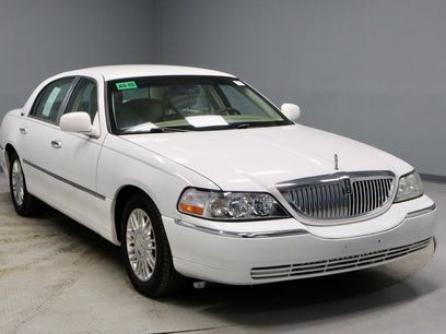 Used 2011 Lincoln Town Car Signature Limited w/ Continental Edition Pkg