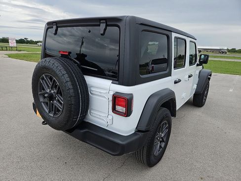 Used 2024 Jeep Wrangler Unlimited Sport AWD/4WD image 7