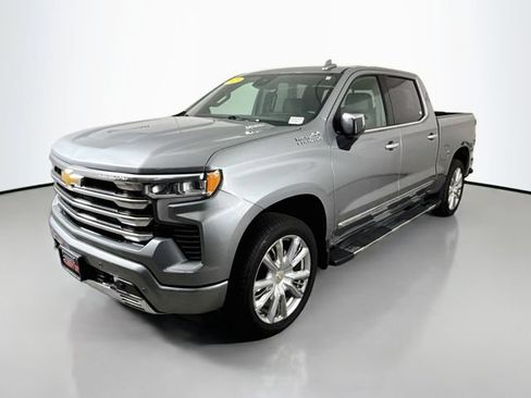 Used 2025 Chevrolet Silverado 1500 High Country w/ High Country Premium Package AWD/4WD image 3