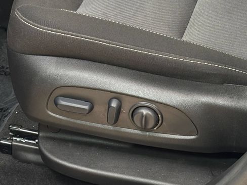 Used 2025 Chevrolet Blazer LT FWD image 22