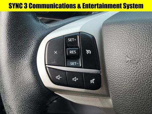 Used 2022 Ford Explorer XLT image 11