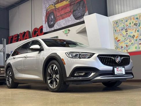 Used 2018 Buick Regal Essence w/ Sights and Sounds Package AWD/4WD image 41