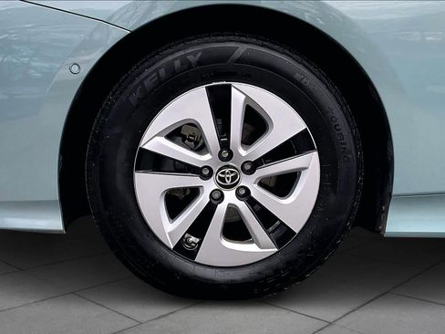 Used 2018 Toyota Prius Two image 10