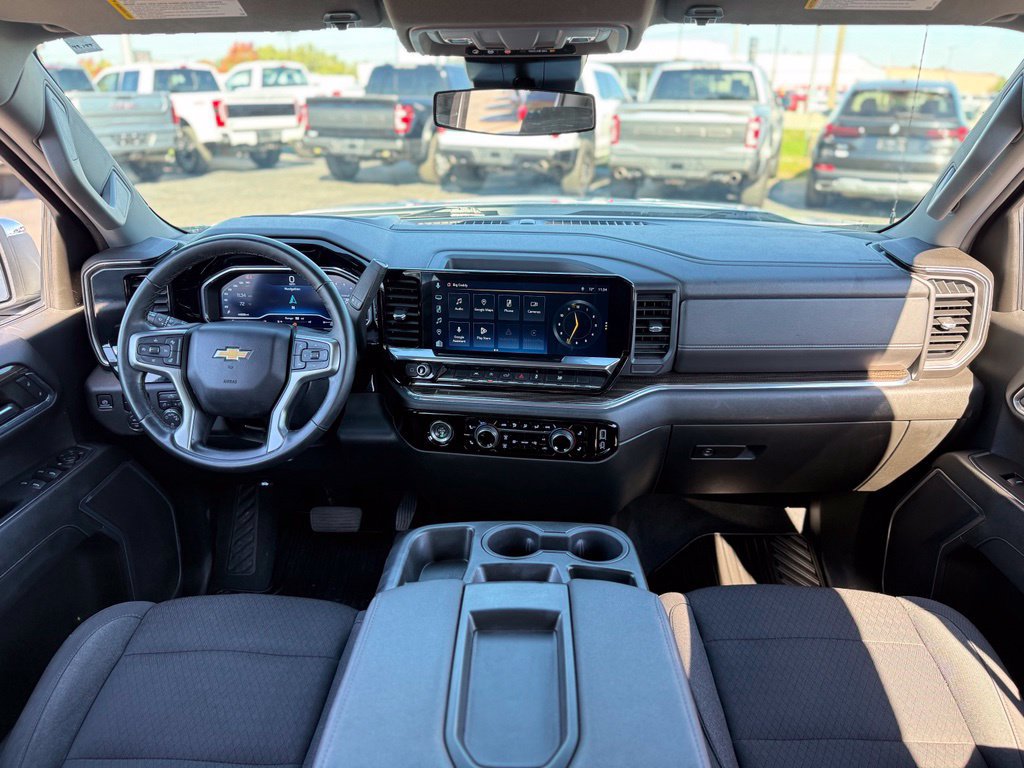 Used 2024 Chevrolet Silverado 1500 LT AWD/4WD image 2