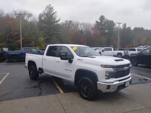 Used 2024 Chevrolet Silverado 2500 LT image 1