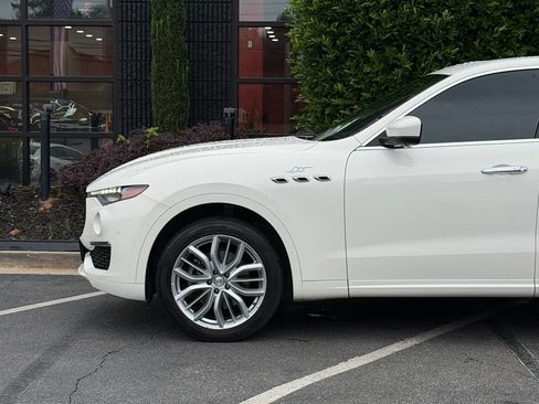 Used 2022 Maserati Levante GT AWD/4WD image 10