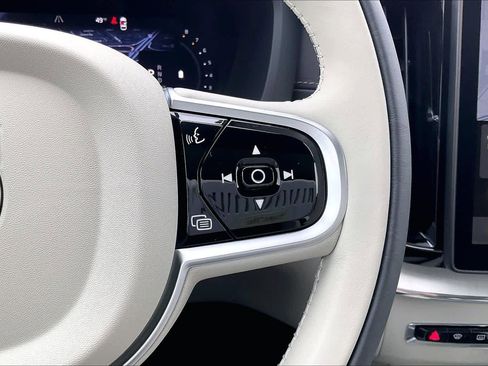 New 2026 Volvo XC60 B5 Ultra w/ Climate Package PRO image 18