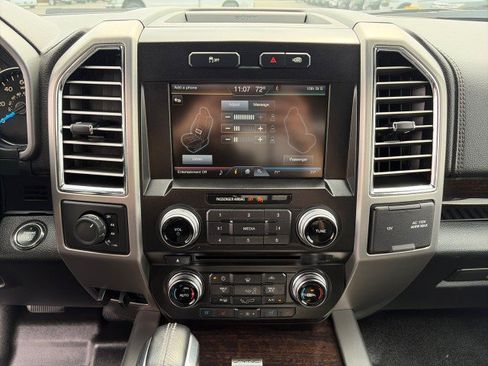 Used 2015 Ford F150 Platinum w/ Equipment Group 701A Luxury AWD/4WD image 17