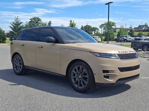 Used 2025 Land Rover Range Rover Sport AWD/4WD image 6