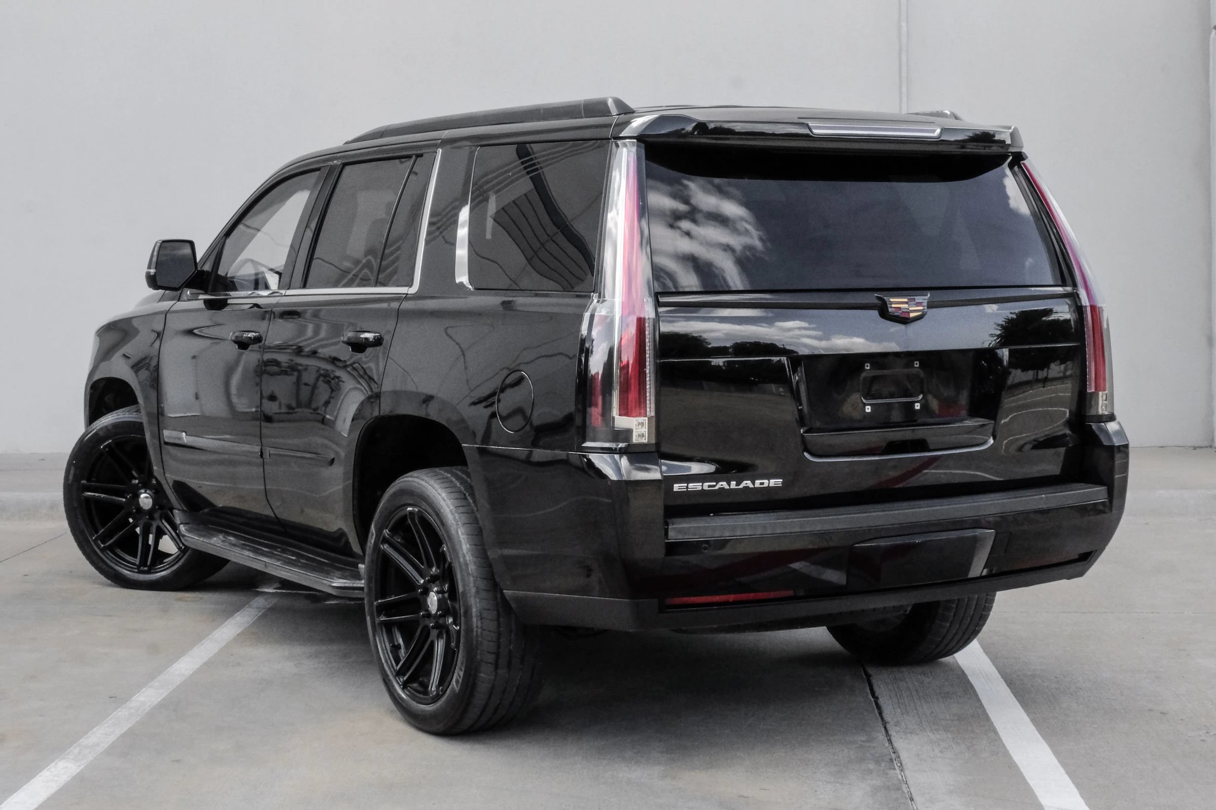 Used 2016 Cadillac Escalade Luxury AWD/4WD image 12