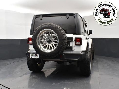 Used 2019 Jeep Wrangler Unlimited Sahara image 5