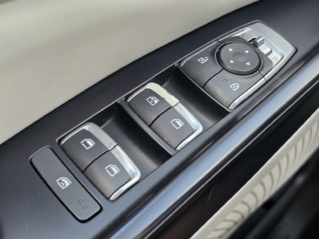 Certified 2022 Kia Carnival LX FWD image 30