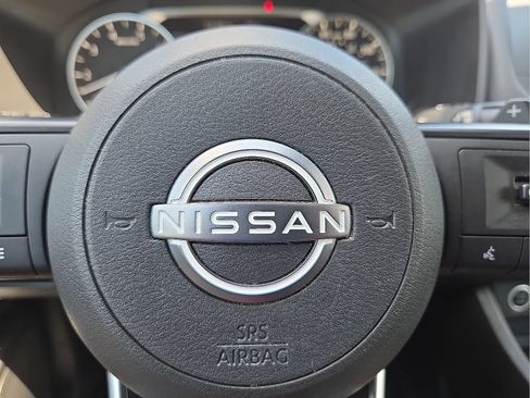Used 2023 Nissan Rogue S AWD/4WD image 22