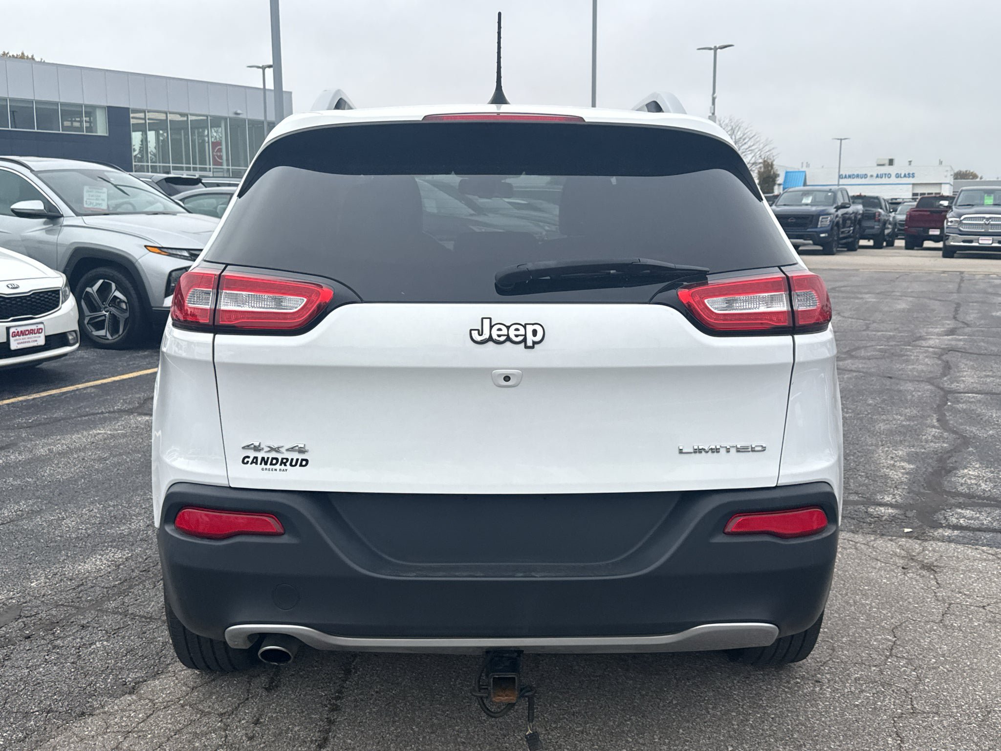 Used 2016 Jeep Cherokee Limited AWD/4WD image 3