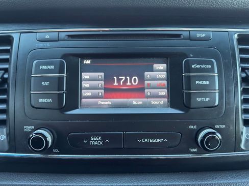 Used 2016 Kia Sedona LX w/ LX Convenience Package image 16