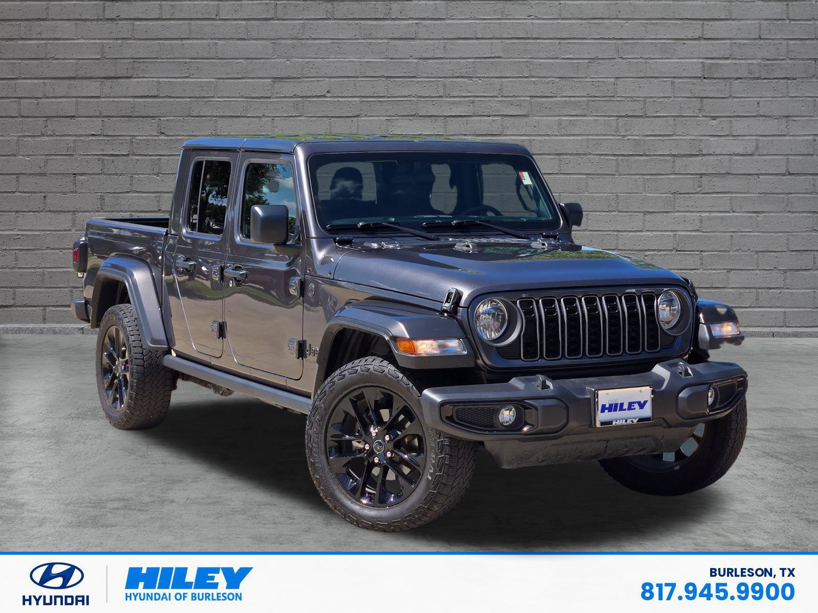 Used 2025 Jeep Gladiator Sport AWD/4WD image 2