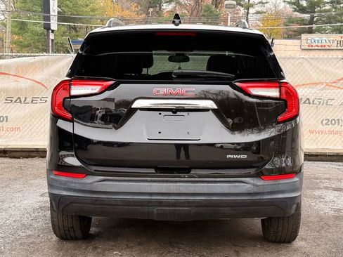 Used 2024 GMC Terrain SLT image 10